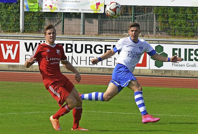 Almin Mislimovic (rechts) bleibt mit dem SV Weil hinter den Erwartungen zurck.   | Foto: Uwe Rogowski