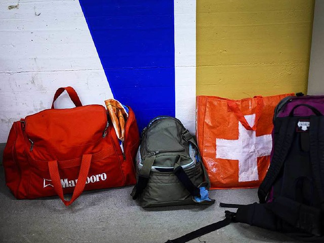 Taschen von Asylbewerbern in einer Schweizer Flchtlingsunterkunft  | Foto: afp