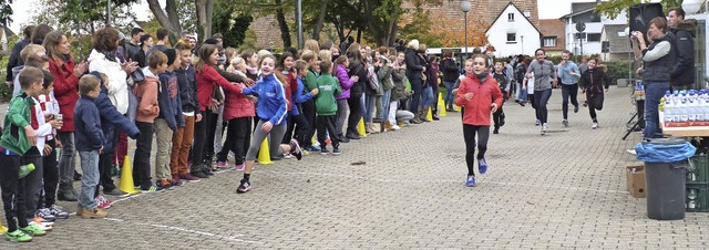 Hilfsaktion am Gymnasium Kenzingen: Kinder laufen fr Kinder.   | Foto: Presse AG Gymnasium kenzingen