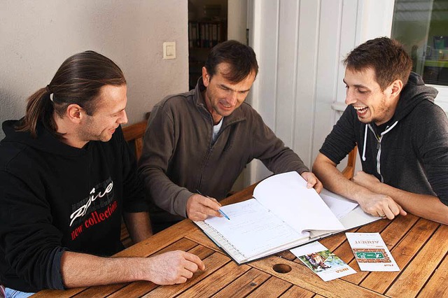 Das Team bei der Besprechung (von link...ert, Stephan Sattler und Jan Glasemann  | Foto: Babette Staiger