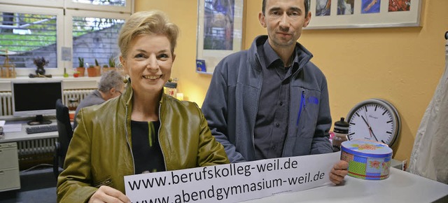 Rektorin Bettina Schindler und ihr Ste...kollegs und des Abendgymnasiums hoch.   | Foto: SENF