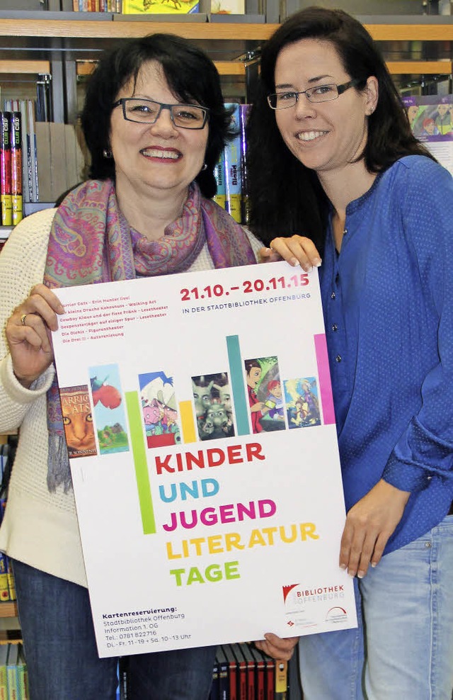 Sibylle Reiff-Michalik (l.) und Patric...ogramm der diesjhrigen Literaturtage.  | Foto: Judith Reinbold