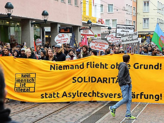 Demo in der Freiburger Altstadt  | Foto: Rita Eggstein