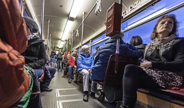 Drauen ist Alltag, in der Straenbahn Ruhe.   | Foto: Patrick Seeger