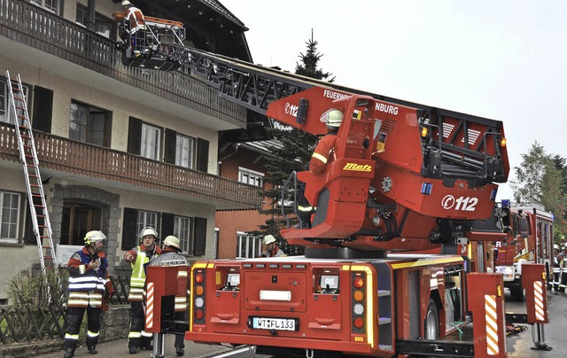Die neue Laufenburger Drehleiter wurde...ngenommen Dachstuhlbrand zu bekmpfen.  | Foto: kirsten ux