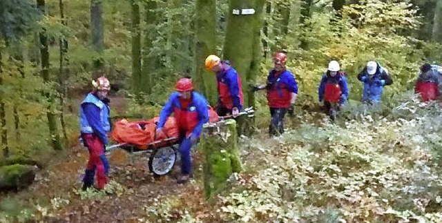 Eine Bergung in schwierigem Gelnde ha...ppe Todtmoos am Samstag zu bewltigen.  | Foto: Bergwacht