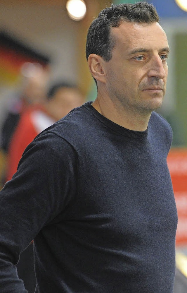 Nachdenklich: Enzo Lain, Trainer des RSV Weil   | Foto: Schn