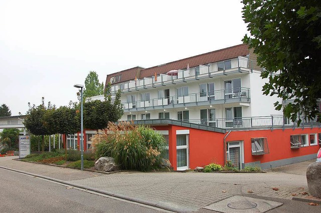 Das Ameos-Krankenhaus in Bischoffingen soll erhalten und ausgebaut werden.  | Foto: Gerold Zink