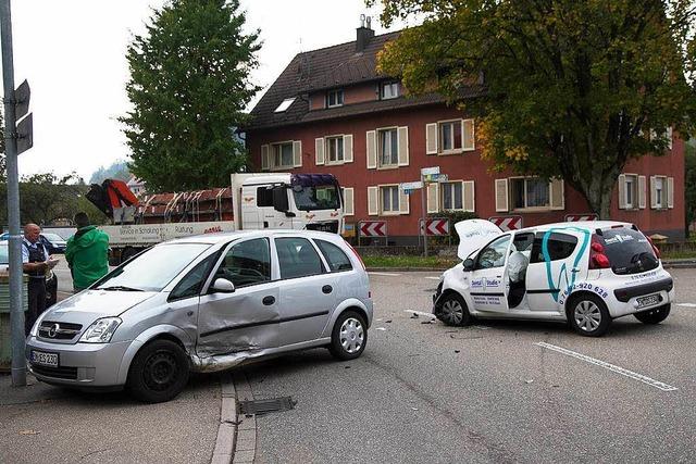 Beim Linksabbiegen in Winden Vorfahrt nicht beachtet