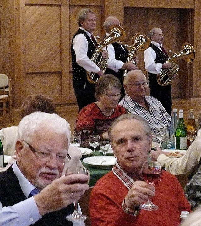 Mit  volkstmlicher Blasmusik wurde  d...ennachmittag  im Kursaal unterhalten.   | Foto: Ute Aschendorf