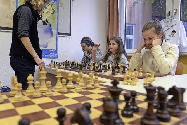 Mädchen konnten sich mit der Schachgroßmeisterin messen