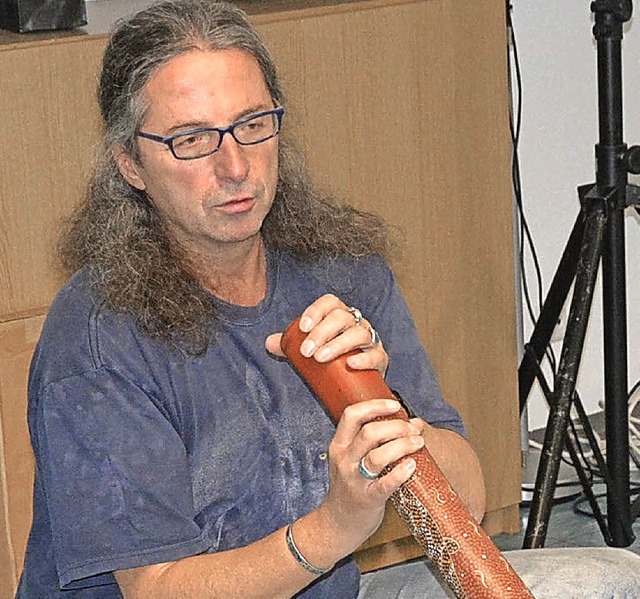 Michael Rudigier mit einem Didgeridoo  | Foto: Heinz Vollmar