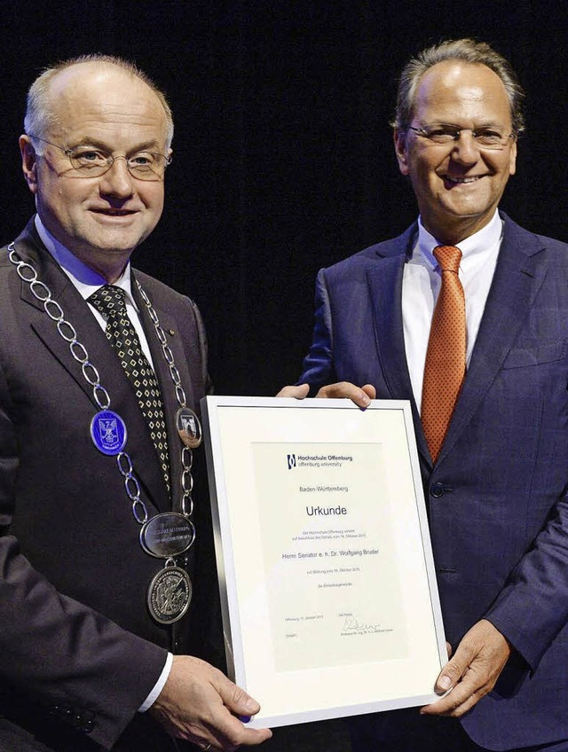 Rektor Lieber (links) ehrte Wolfgang Bruder.  | Foto: martina wagner