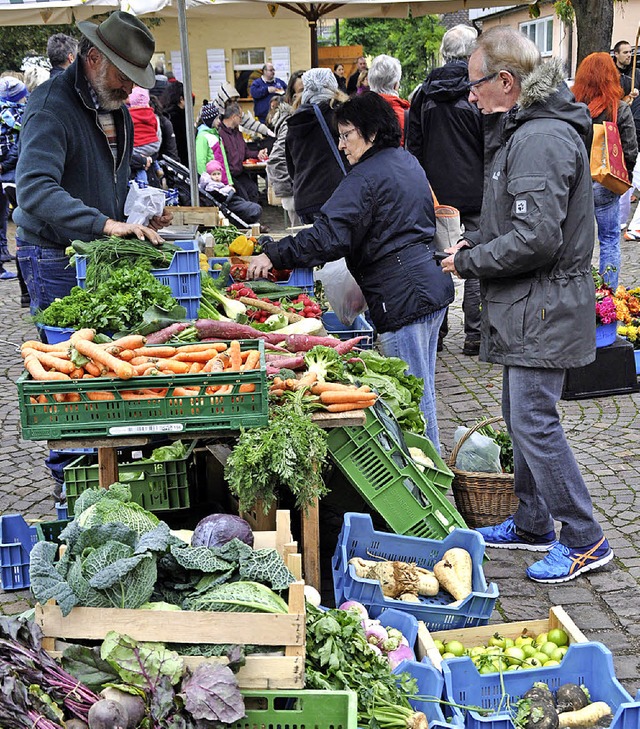 Passend zum Herbst gab es auf dem Guthofplatz auch frisches Gemse.   | Foto: Julius Steckmeister