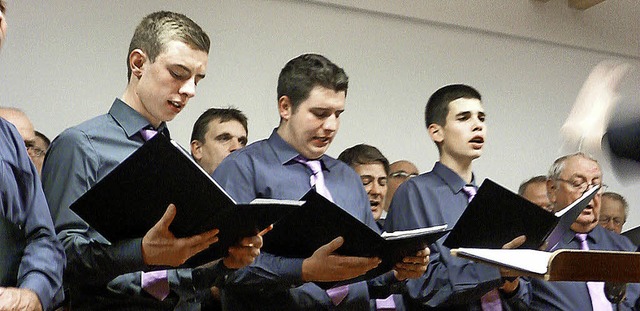 Die jngsten Mitglieder des Mnnerchor...er, Nicklas Feucht und Fabian Fricker.  | Foto: Gabriele Rasenberger