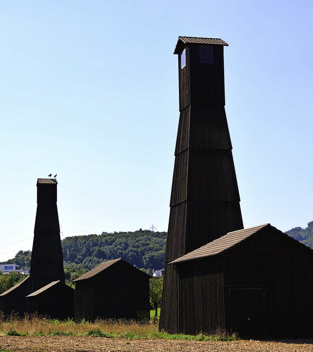 Die Sole-Bohrtrme an der Gemeindegren...s Industriedenkmale hierher versetzt.   | Foto: Annette Mahro