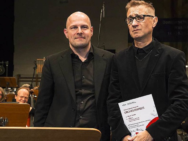 Ergriffen: Marc Andre (r.) mit SWR-Orchestervorstand Frank-Michael Guthmann   | Foto: brunner