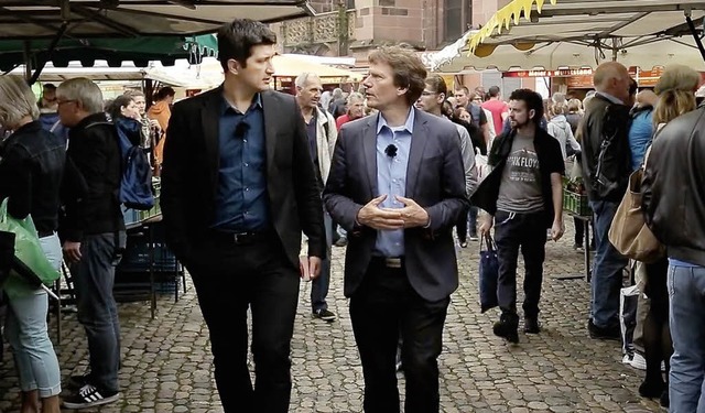 Zlatko Valentic (links) und Hartmut Ro...eren auf dem Freiburger Mnstermarkt.   | Foto: Uni-TV