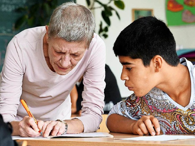 Deutschunterricht fr Flchtlinge: Da spielt das Alter keine Rolle.  | Foto: dpa