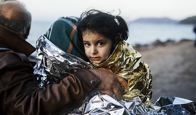 Eine Flchtlingsfamilie, kurz nachdem ...riechische Insel Lesbos erreicht hat.   | Foto: AFP