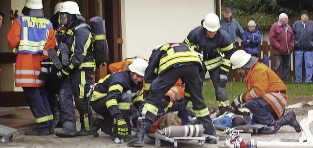 Viele &#8222;Verletzte&#8220;  mussten aus dem Kindergarten gerettet werden.  | Foto: Cornelia Selz