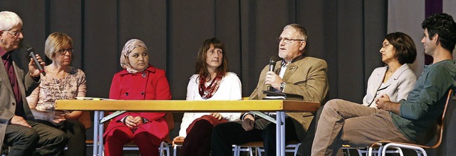 Podiumsdiskussion zum Thema Flchtling..., Nina Elssser  und Ahmet Karabeniz    | Foto: Heidi Fssel