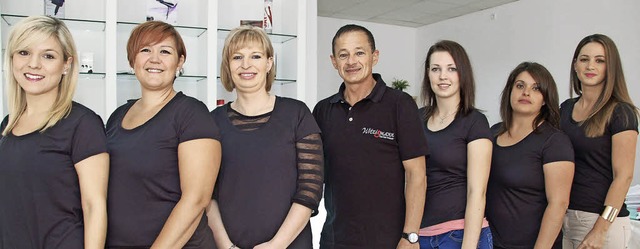 Frank Witzigmann (Mitte) und sein Team erffnet Easy-Hair-Salon im Anepa-Center  | Foto: Andrea Steinhart