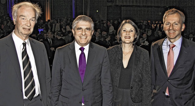 Martin Albers (Zweiter von links) mit ...Nachfolger Philipp Frank (von links).   | Foto: Melanie Vlk