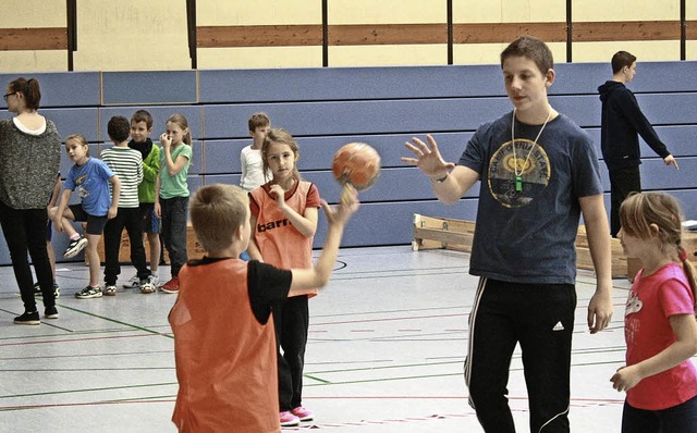 80 Grundschler waren  in der senberghalle am Ball.  | Foto: Werner Schnabl