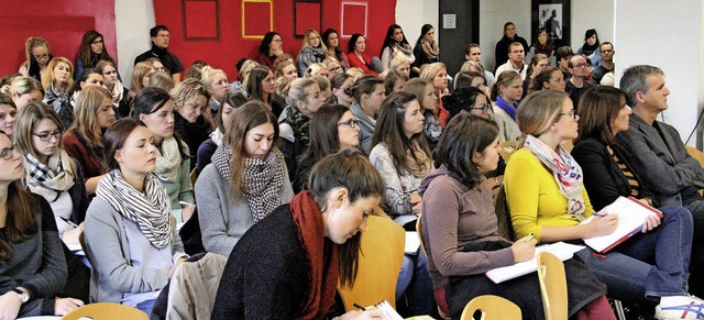 Die Referendarinnen und Referendare h...den Tag mit Flchtlingskindern zu tun.  | Foto: JUDITH REINBODL