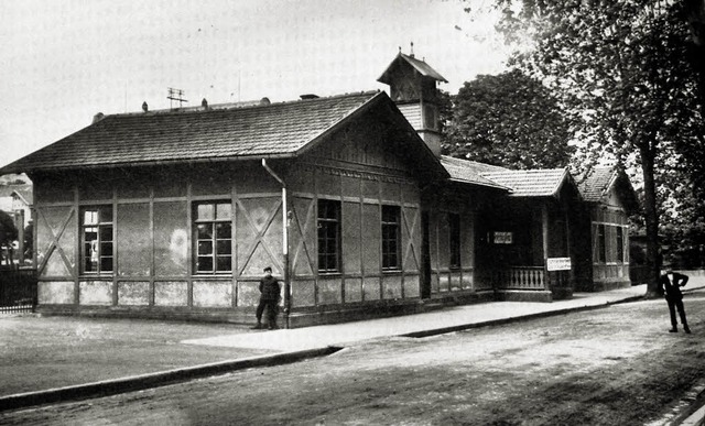 Der alte Stadtbahnhof von 1865 stand d...oethestrae beim Kreisverkehr treffen.  | Foto: Stadtarchiv Lahr