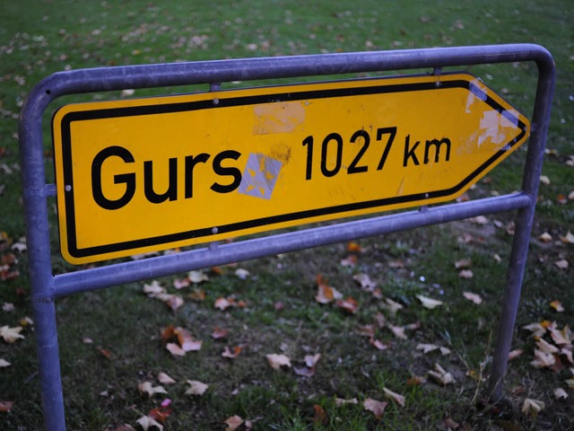 Am Morgen des 22. Oktobers 1940  wurde...an erinnert dieser Schild in Freiburg.  | Foto: Ingo Schneider