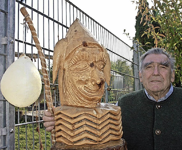 Es goht drgeg. Anfang November starte...s war einst ein stattlicher Thujabaum.  | Foto: Kunibert Stnder