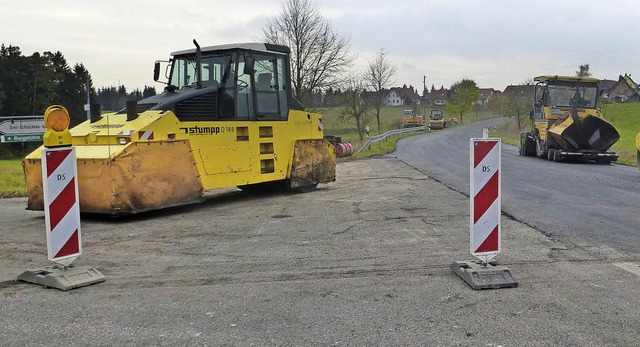 Ortseinfahrt nach Bachheim von Unading...211; dann rcken die Baufahrzeuge ab.   | Foto: Karla Scherer