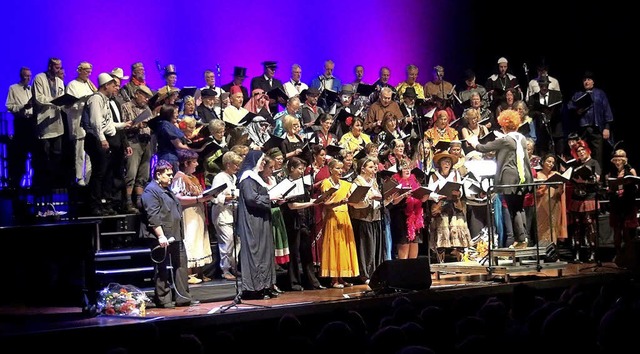 Der Gesangverein Tumringen und seine Gste beim Konzert   | Foto: Joop Harbers