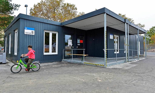 Die Container, die zuletzt als UB-Ausl... stehen jetzt als Infopoint in der EA.  | Foto: thomas kunz