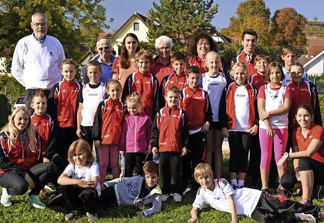 Junge Breisacher Sportler und ihre Hel...ereinsmeisterschaft in Ihringen teil.   | Foto: privat