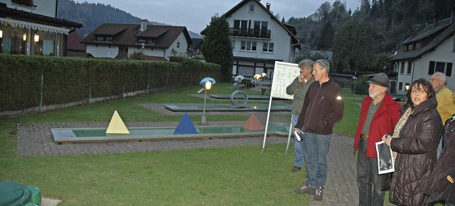 An der Hecke zum Nachbargrundstck wir...iner ursprnglichen Entscheidung fest.  | Foto: Sahli