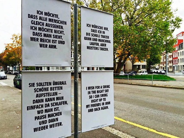 Der englische Knstler Tim Etchells steckt hinter der Plakat-Aktion in Basel.  | Foto: Carolin Buchheim