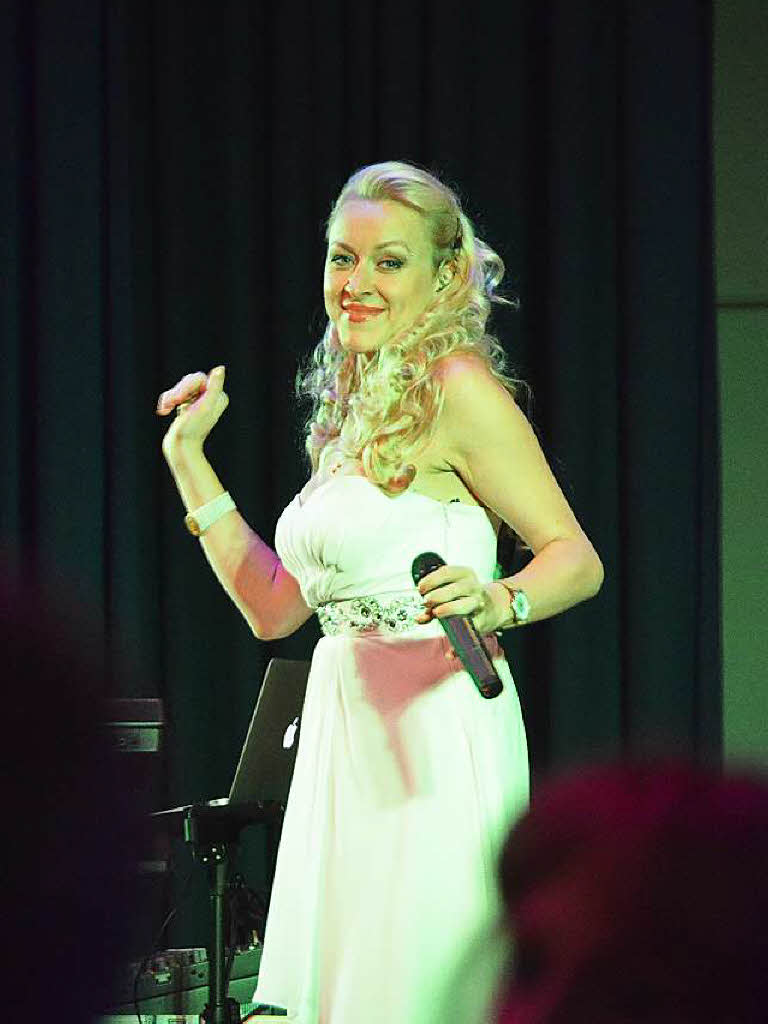 Im festlich geschmückten Kurhaus schwangen beim Vita Classica Ball 2015 wieder Profis wie begeisterte Amateure das Tanzbein. Im festlich geschmückten Kurhaus schwangen beim Vita Classica Ball 2015 wieder Profis wie begeisterte Amateure das Tanzbein.