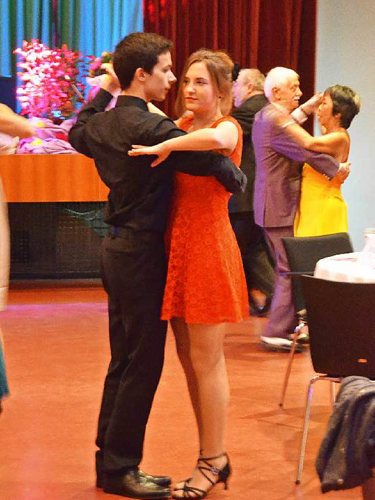 Im festlich geschmückten Kurhaus schwangen beim Vita Classica Ball 2015 wieder Profis wie begeisterte Amateure das Tanzbein. Im festlich geschmückten Kurhaus schwangen beim Vita Classica Ball 2015 wieder Profis wie begeisterte Amateure das Tanzbein.