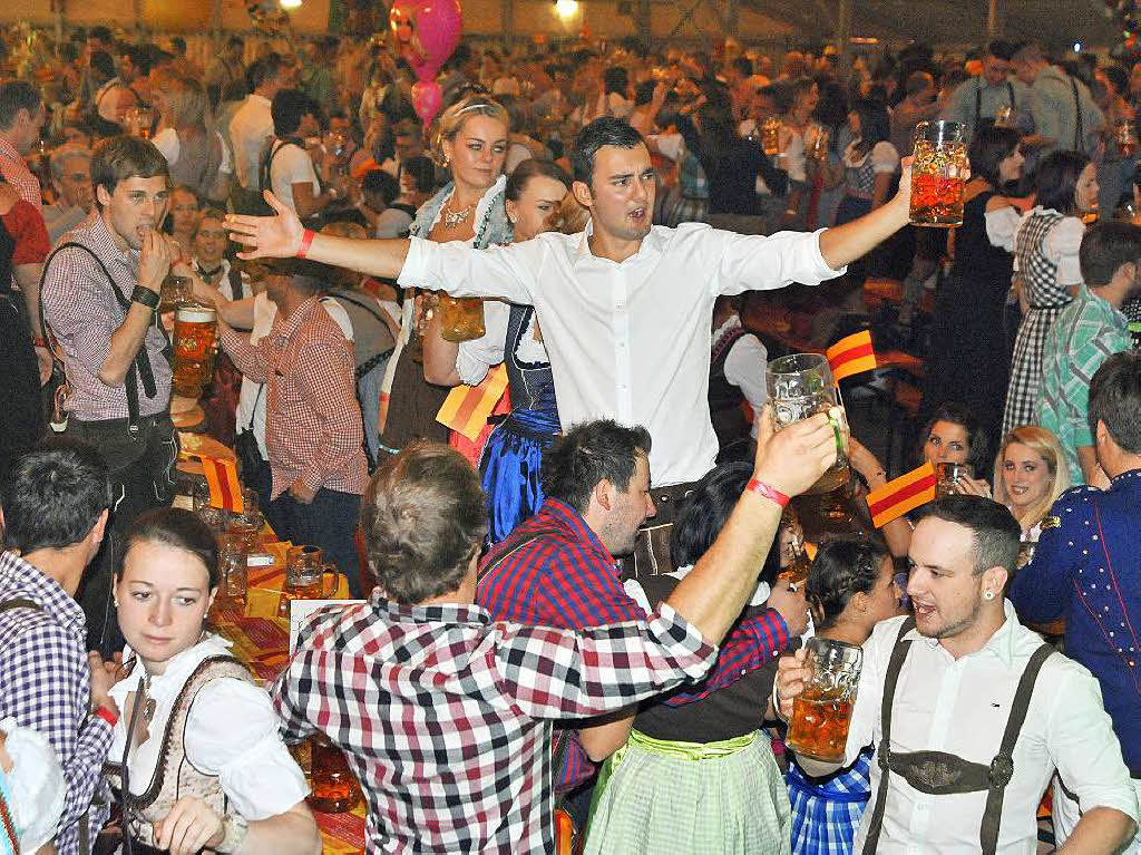 Stimmung auf dem Badischen Oktoberfest in Freiburg. Stimmung auf dem Badischen Oktoberfest in Freiburg.