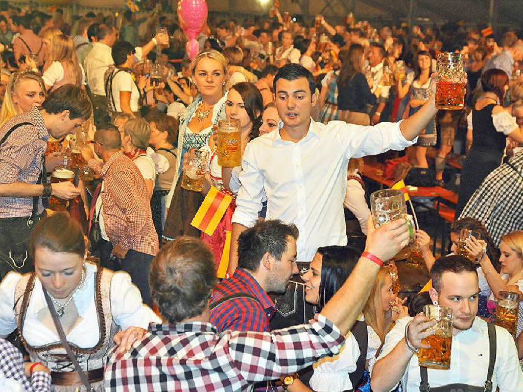 Stimmung auf dem Badischen Oktoberfest in Freiburg. Stimmung auf dem Badischen Oktoberfest in Freiburg.