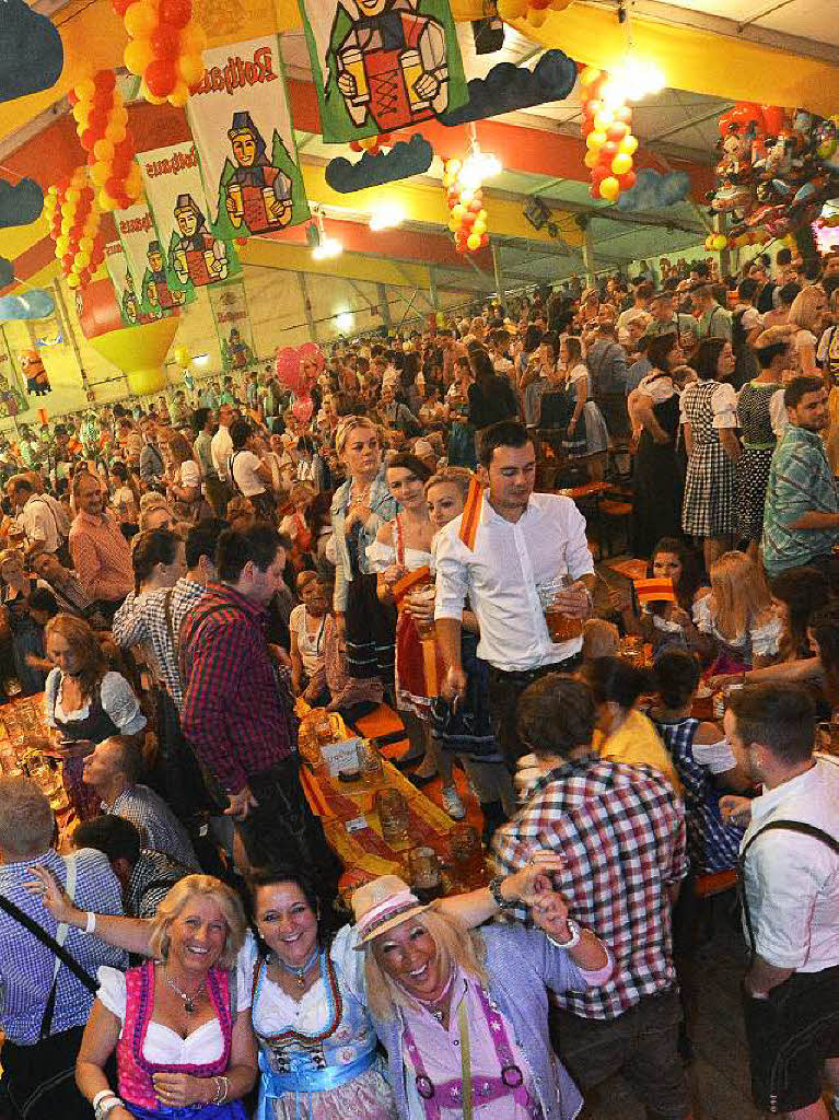 Stimmung auf dem Badischen Oktoberfest in Freiburg. Stimmung auf dem Badischen Oktoberfest in Freiburg.