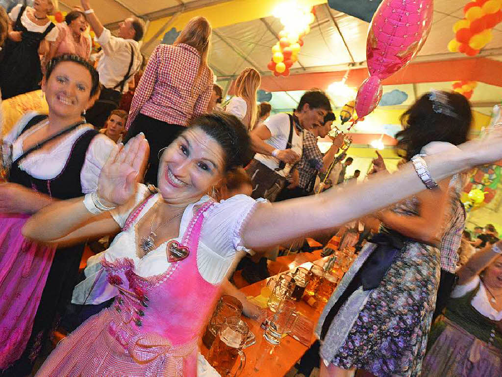 Stimmung auf dem Badischen Oktoberfest in Freiburg. Stimmung auf dem Badischen Oktoberfest in Freiburg.
