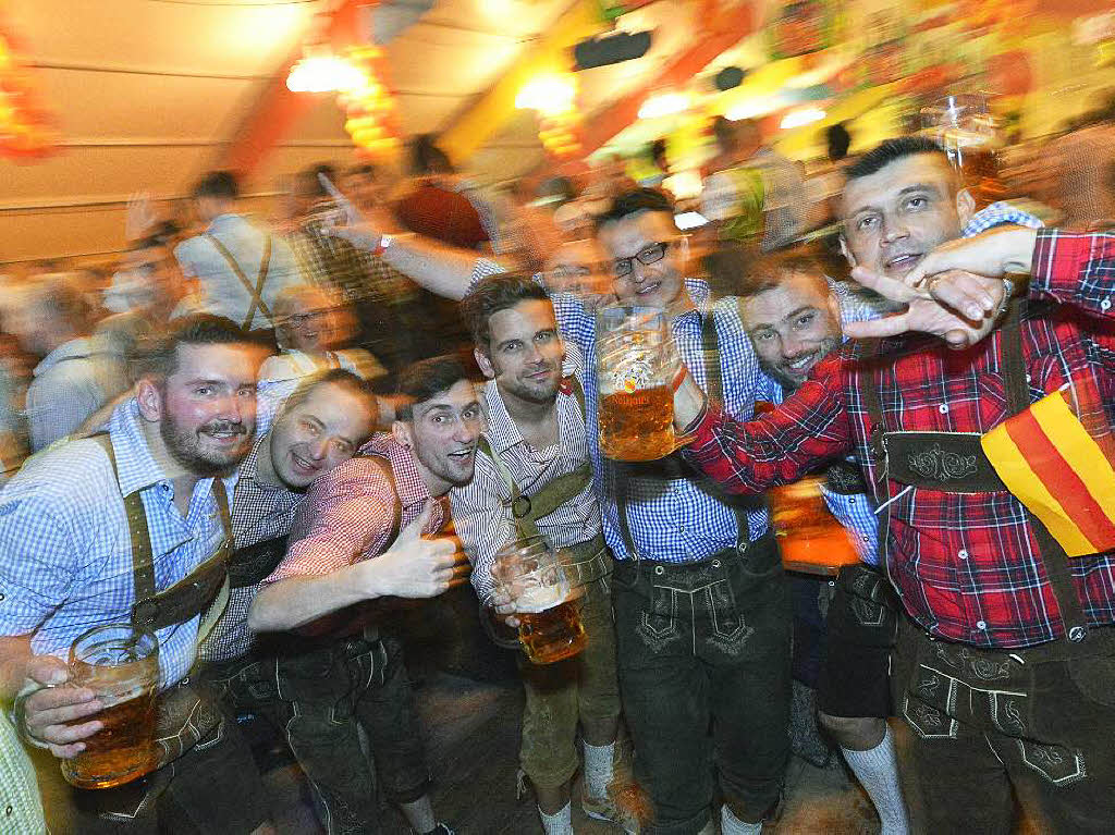 Stimmung auf dem Badischen Oktoberfest in Freiburg. Stimmung auf dem Badischen Oktoberfest in Freiburg.