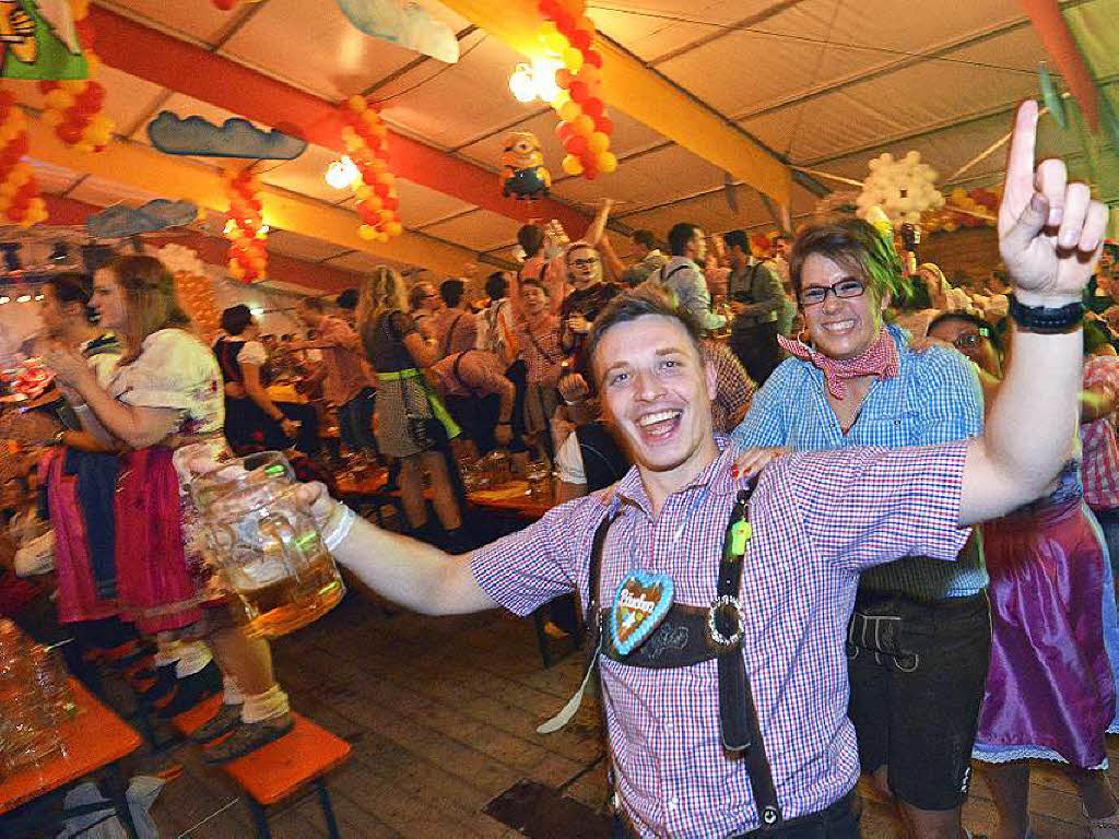 Stimmung auf dem Badischen Oktoberfest in Freiburg. Stimmung auf dem Badischen Oktoberfest in Freiburg.