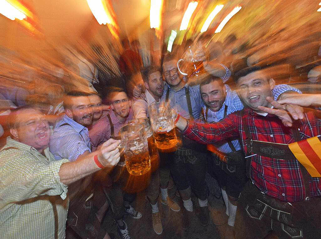 Stimmung auf dem Badischen Oktoberfest in Freiburg. Stimmung auf dem Badischen Oktoberfest in Freiburg.