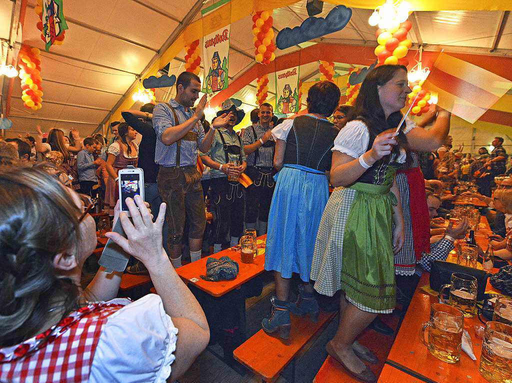 Stimmung auf dem Badischen Oktoberfest in Freiburg. Stimmung auf dem Badischen Oktoberfest in Freiburg.