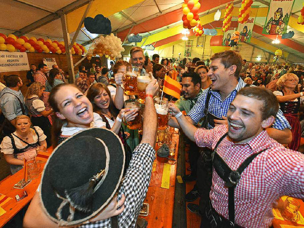 Stimmung auf dem Badischen Oktoberfest in Freiburg. Stimmung auf dem Badischen Oktoberfest in Freiburg.
